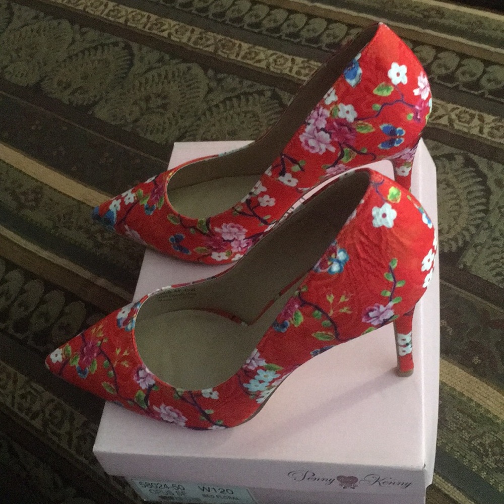 Shoe - Picture 2 of 4